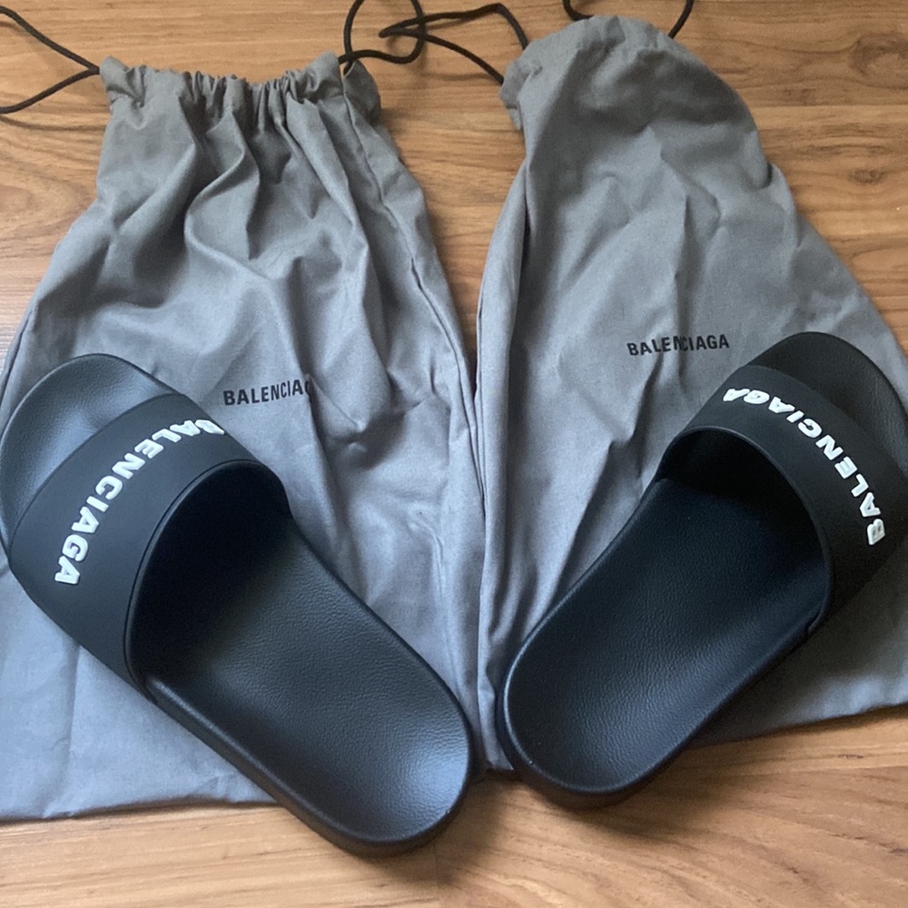 NWT BALENCIAGA POOL SLIDES SZ 10